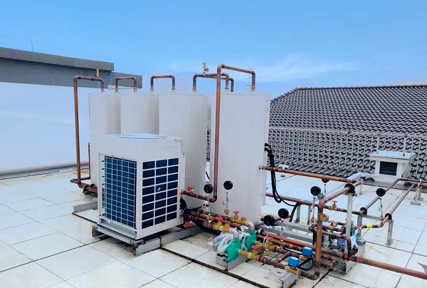 學(xué)前部空氣源熱泵熱水器實拍 學(xué)前部空氣源熱泵熱水器實拍